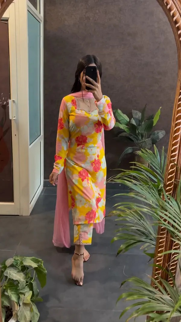 Fashion Cave Ready To Wear Attractive Colorful suits sets